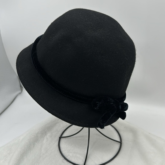 Crazy Horse-Liz Claiborne 100% Wool with Velvet Band & Bow Cloche Hat - Picture 2 of 7